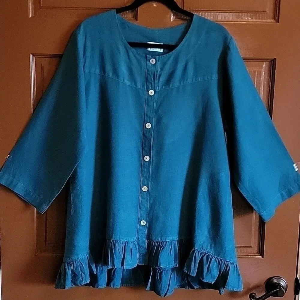 Mosaic-Linen teal buttoned down front, ruffled bottom, long sleeved jkt. Size M.